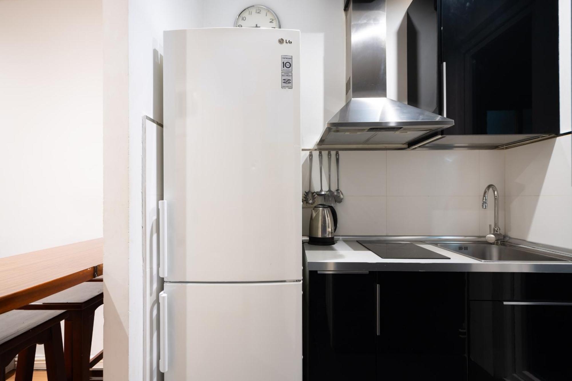 Apartamento En La Plaza De Lavapies Alquiler Temporal Madrid Exteriér fotografie