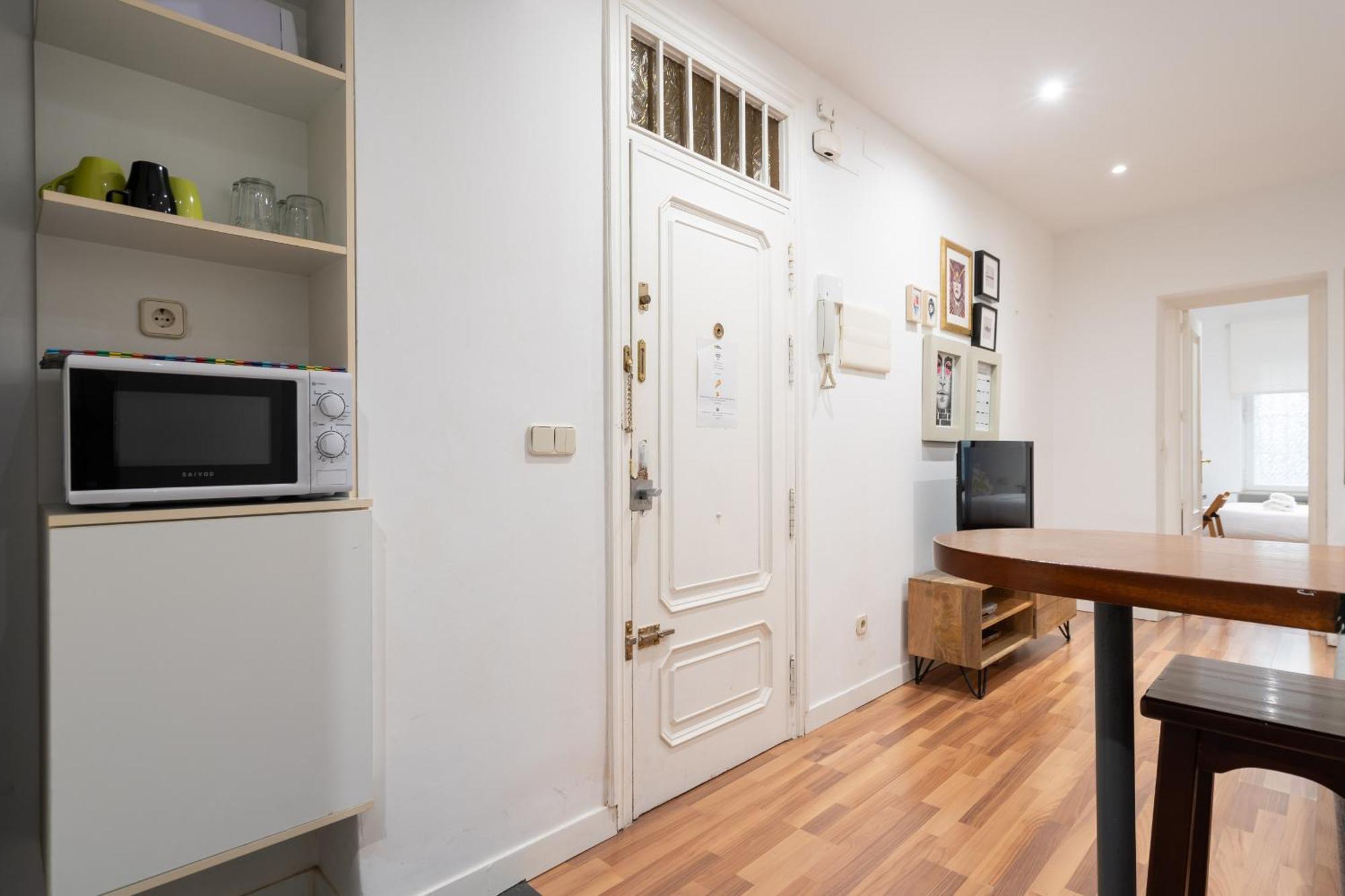 Apartamento En La Plaza De Lavapies Alquiler Temporal Madrid Exteriér fotografie